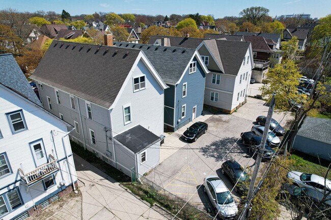 Building Photo - Maryland Upper Flat - Walk to Campus