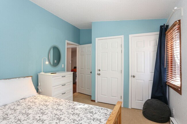 Building Photo - 10 Hideaway