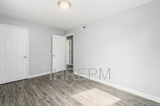 Building Photo - 264 Powell Cir