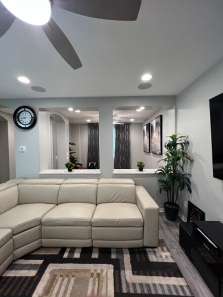 Building Photo - 4123 E Jones St