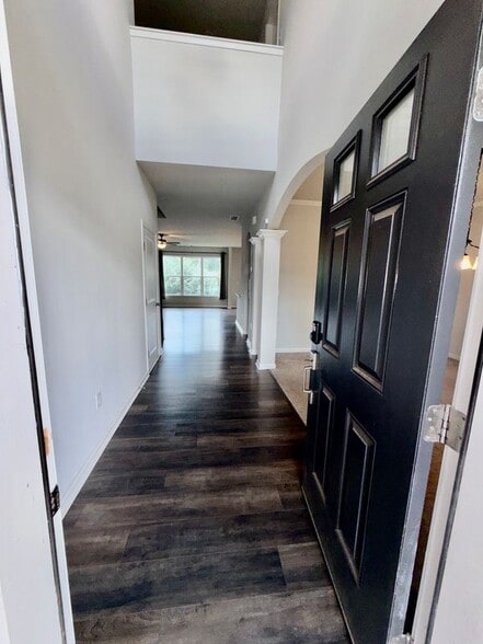 Building Photo - 323 Coppergate Ct