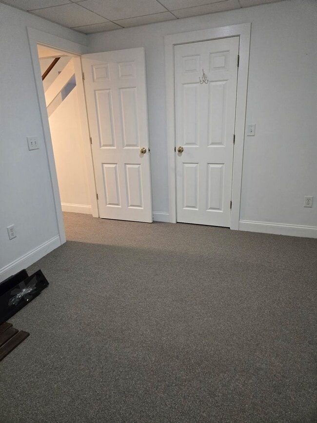 Building Photo - 5 Hillside Ave