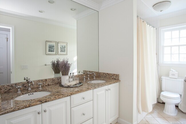 Building Photo - 38 Berndale Dr