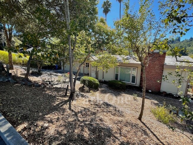 Building Photo - Spacious Home In Lafayette Hills