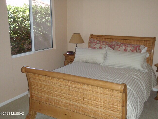 Building Photo - 65535 E Desert Side Dr