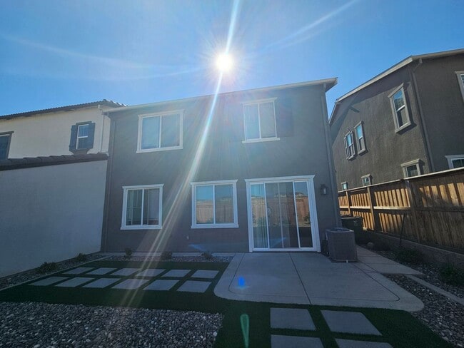 Building Photo - Newer Construction Home located in desirab...