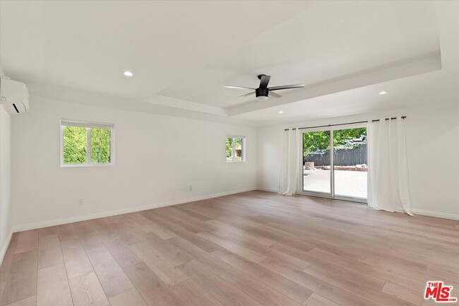 Building Photo - 5444 Cromer Pl