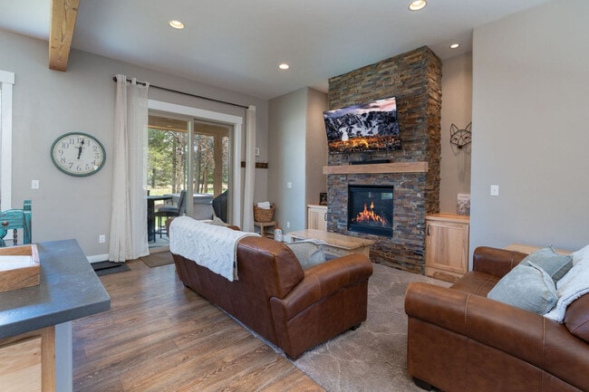 Building Photo - 278 Mountain Willow Dr