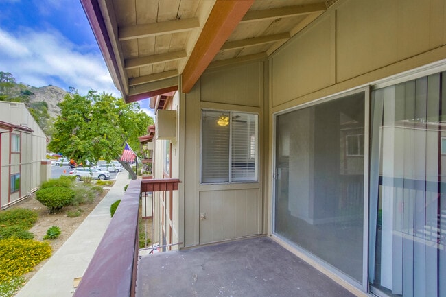 Building Photo - Spacious 3 Bedroom Condo Available for Move In May 1st