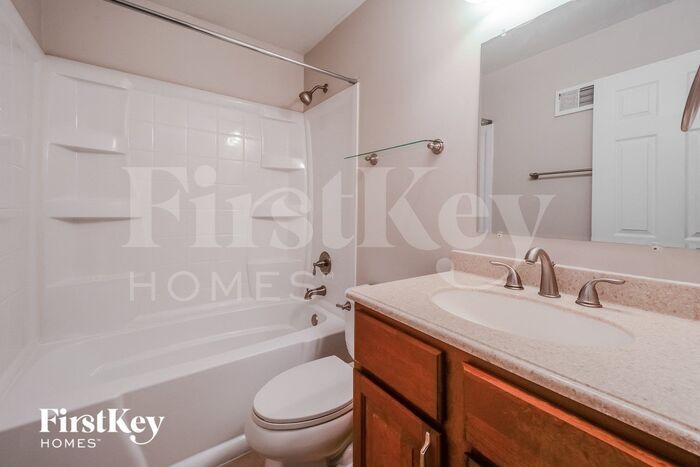 Building Photo - 2525 Dove Dr