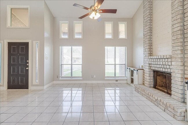 Building Photo - 2938 River Crest Rd
