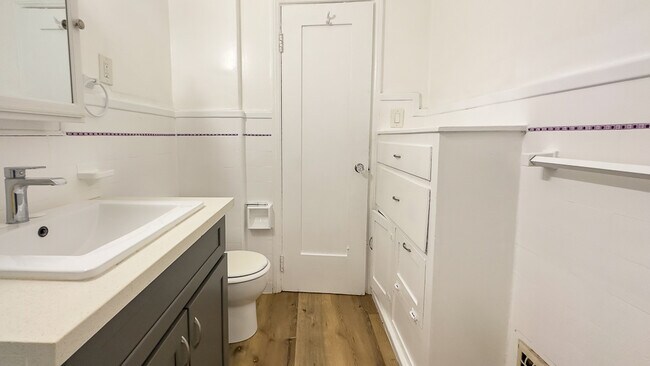 Building Photo - 201 S Alexandria Ave