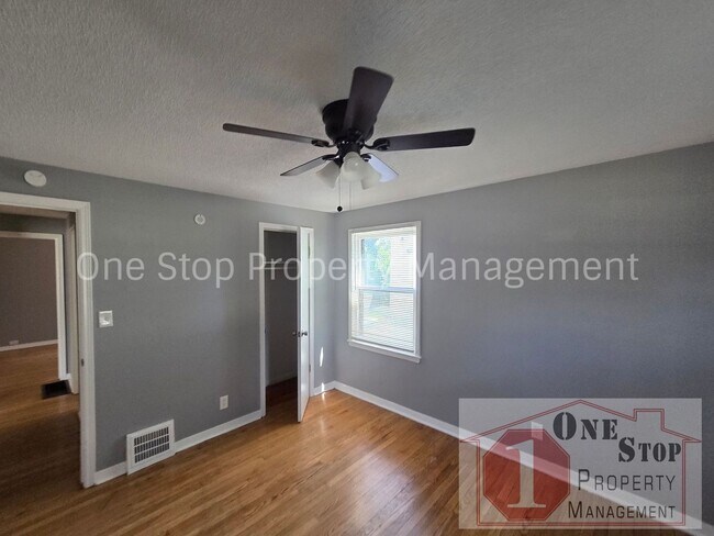 Building Photo - Beautiful 3 Bedroom 2 Bathroom in Kansas City