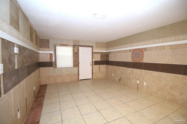 Building Photo - 130 E 9 Mile Rd