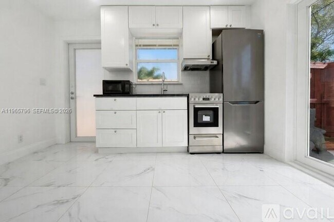 Building Photo - 2308 NW 3rd Ave