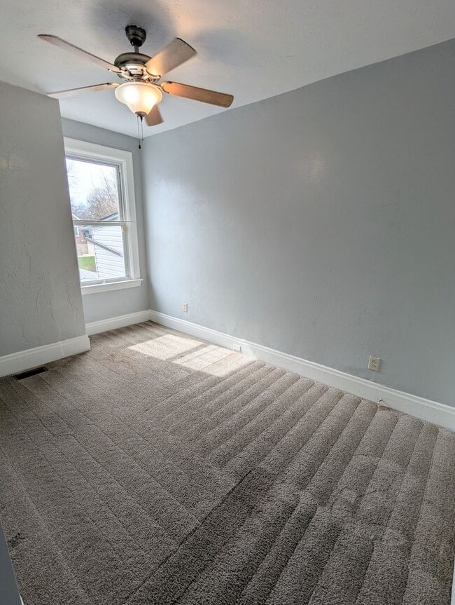 Building Photo - Spacious 4 Bedroom 2 Full Bathroom Home (Perry South)