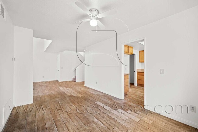 Building Photo - 661 Parkview Dr