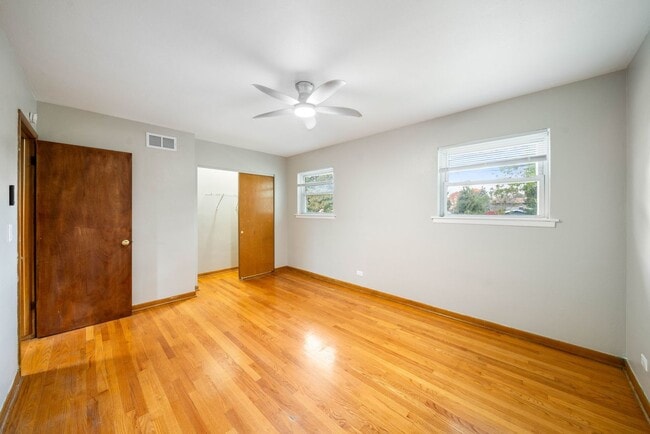 Building Photo - 27 E Thorndale Ave