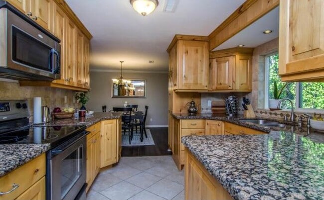 Building Photo - 6629 S Guntherwoods Ln