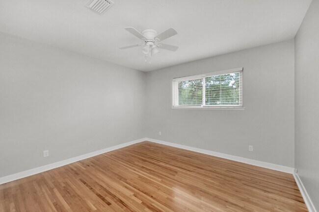 Building Photo - 20 Dogwood Ln