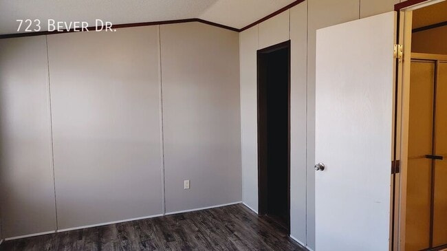 Building Photo - 723 W Bever Dr