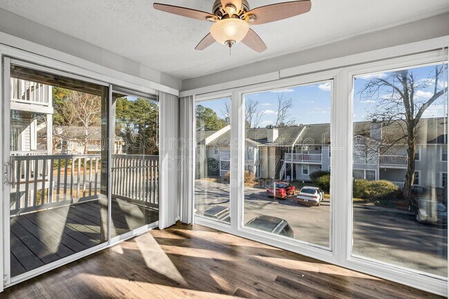 Building Photo - 907 Augusta Dr