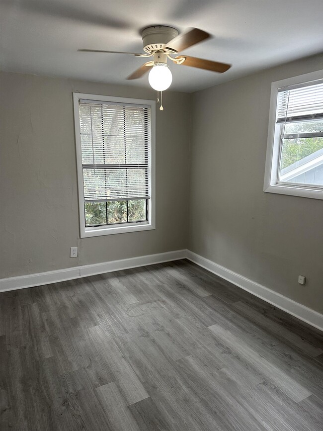 Building Photo - 229 S Lipona Rd