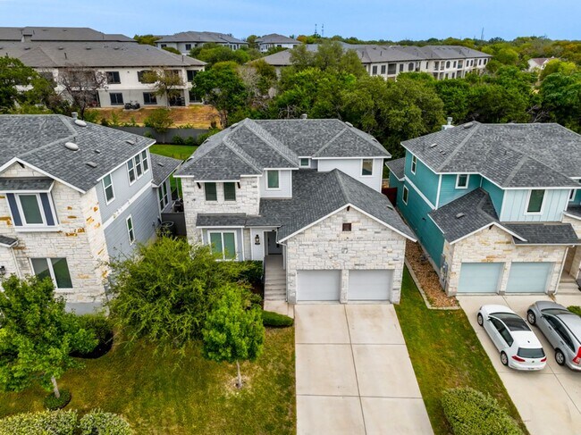 Building Photo - Spacious, Stylish, and Perfectly Located 3 Bedrooms, 2.5 Bathrooms in North Shields!!!