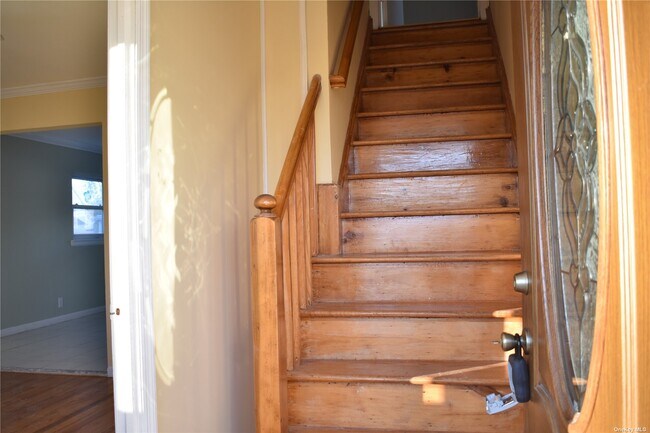 Building Photo - 103 Bethpage Rd