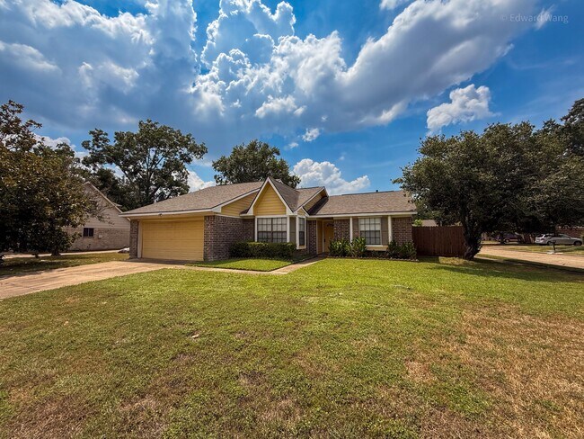 Building Photo - 530 Belwin Dr