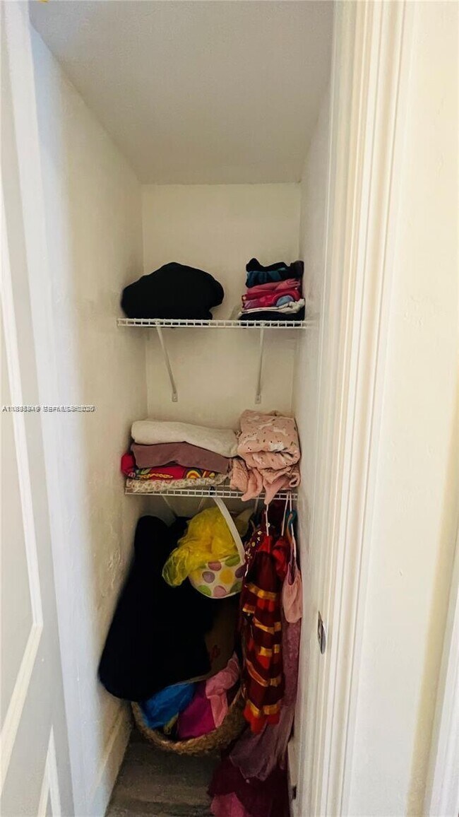 Building Photo - 911 N 14th Ave