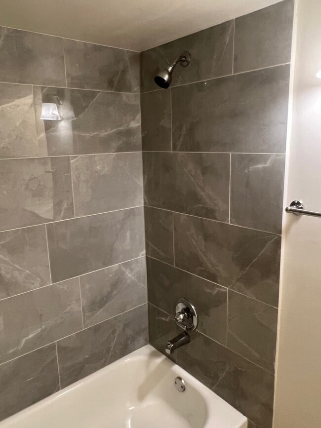 Building Photo - 3115 Oakland Shores Dr