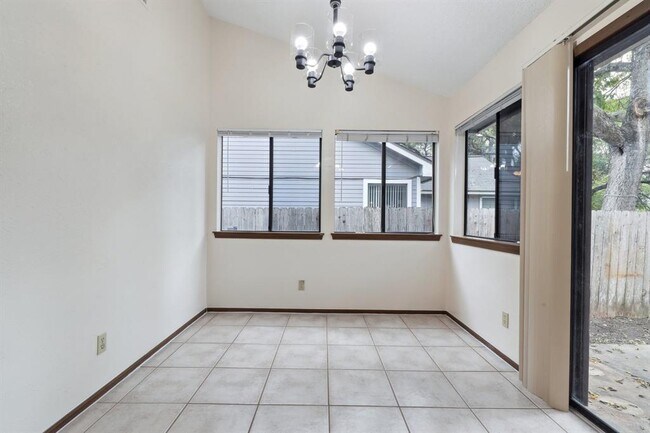 Building Photo - 2621 Garrettson Dr