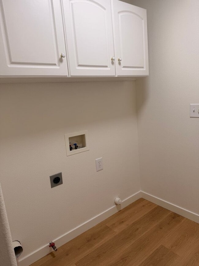 Building Photo - Updated 3-bedroom, 2-bath home in Redding