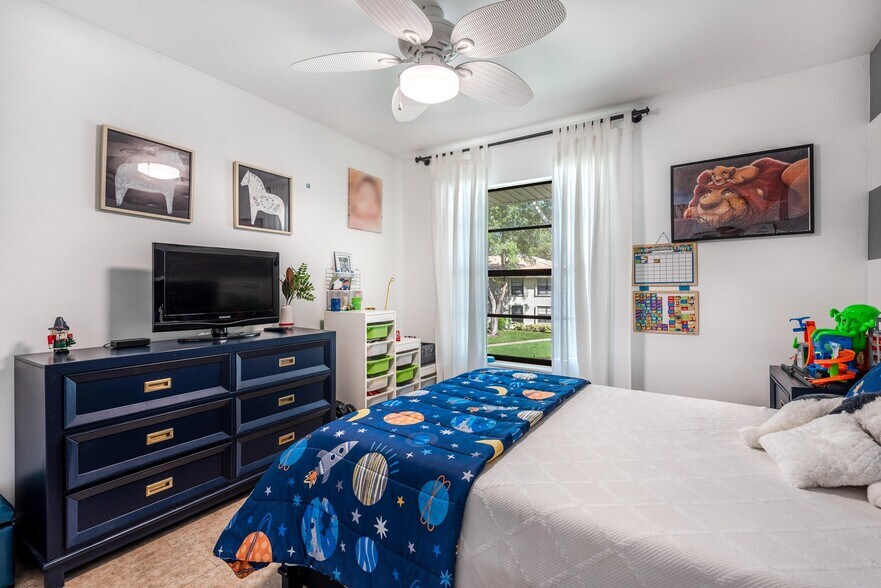 Building Photo - 9930 Pineapple Tree Dr
