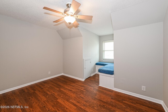 Building Photo - 1077 Kings Rd