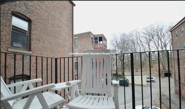 Building Photo - 1203 Beacon St