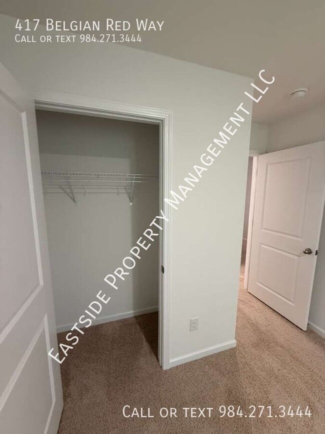 Building Photo - 417 Belgian Red Wy