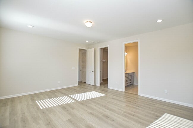 Building Photo - New Price | Brand-New 5 Bedroom Tega Cay Home with Flexible Lease Options