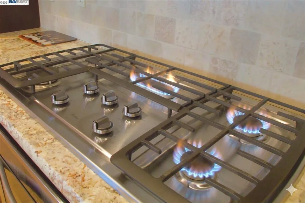 Kitchen - 3335 Central Pky