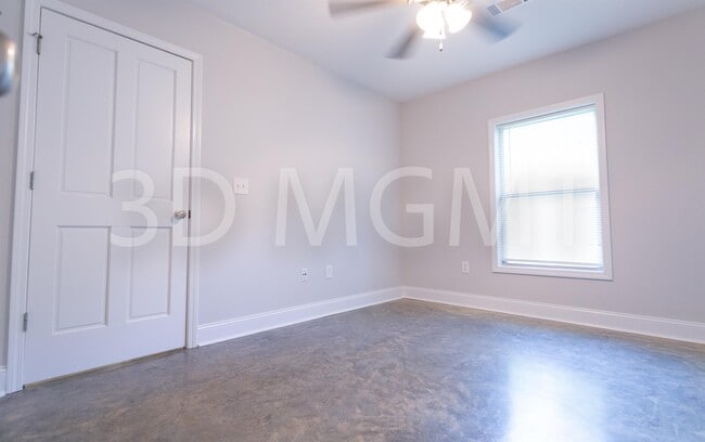 Building Photo - 105 Wedgewood Cr