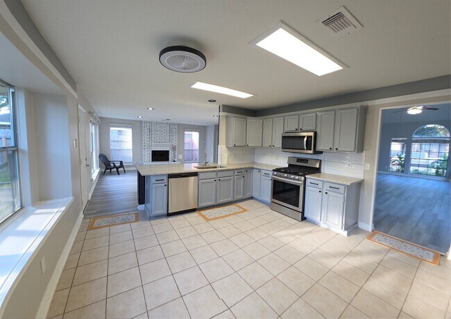 Building Photo - 16403 Salinas Ln