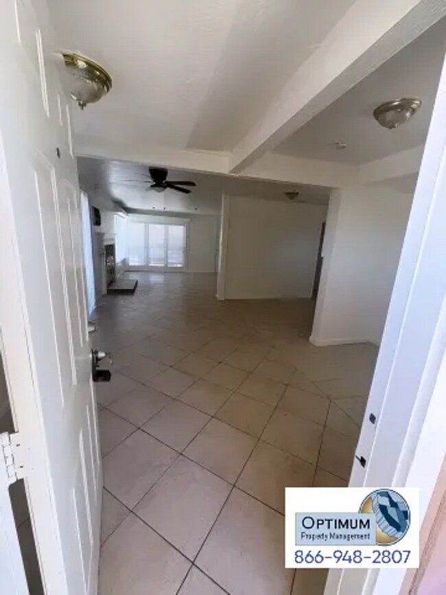 Building Photo - 3-Bedroom 1-Bathroom Home with Fireplace, Front Yard & Private Back Patio in Victorville