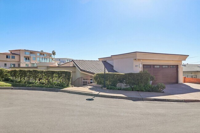 Building Photo - La Jolla Home with Ocean Views! Solar and AC