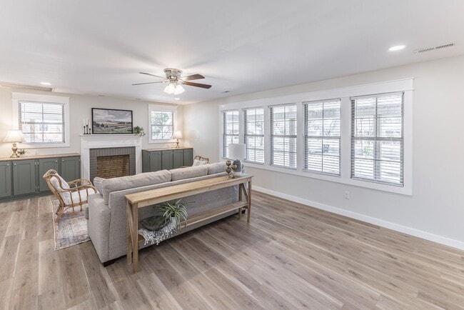 Building Photo - Close to downtown Athens! Beautifully renovated home with charm!