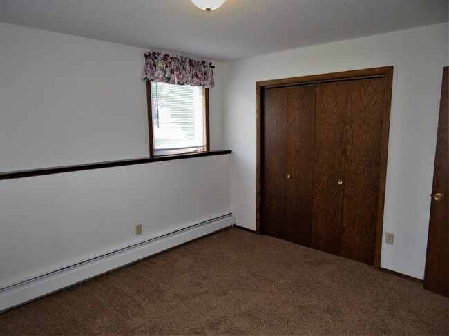 Master Bedroom - Cyrus Garden East