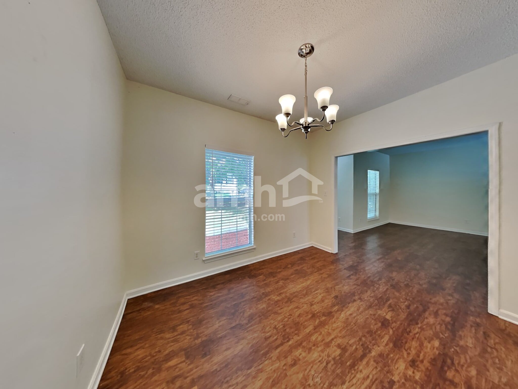 Building Photo - 1617 Oak Knoll Ln