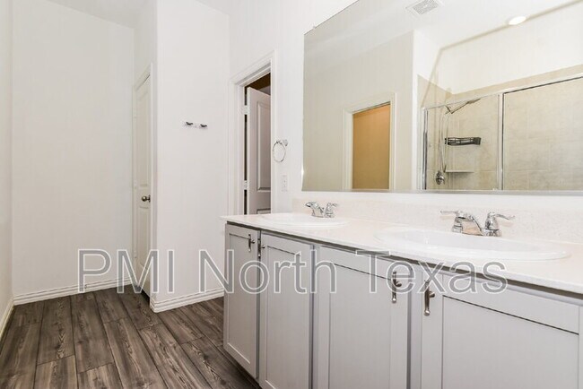 Building Photo - 1208 Mesquite Ln