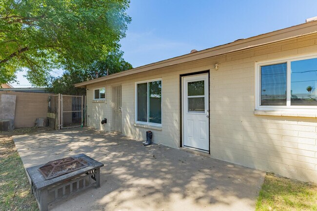 Building Photo - 7733 N 60th Ave