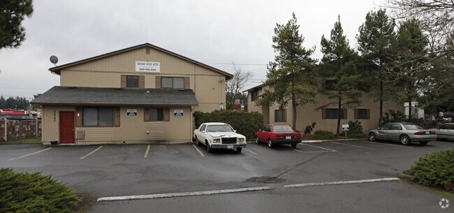 Primary Photo - Grand West Apartments